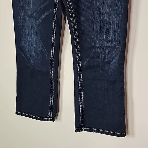 Silver Suki dark wash 30x22 mid rise capris - Picture 3 of 8